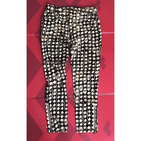 NWT ELIZABETH and JAMES CAPRI LEGGINGS PANTS Size 4 - Picture 2 of 5